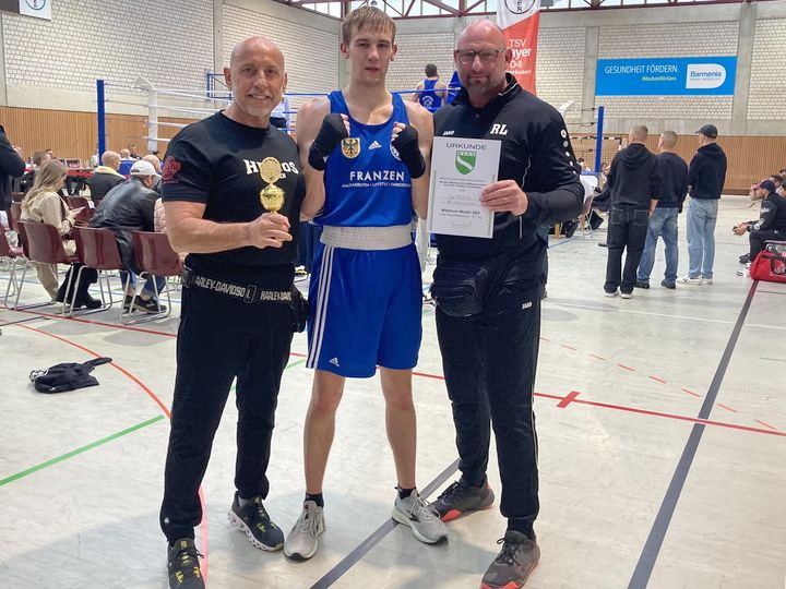 Read more about the article Jan Rössner vom BC-Helios Aachen holt den Meistertitel im Mittelgewicht (75 kg)
